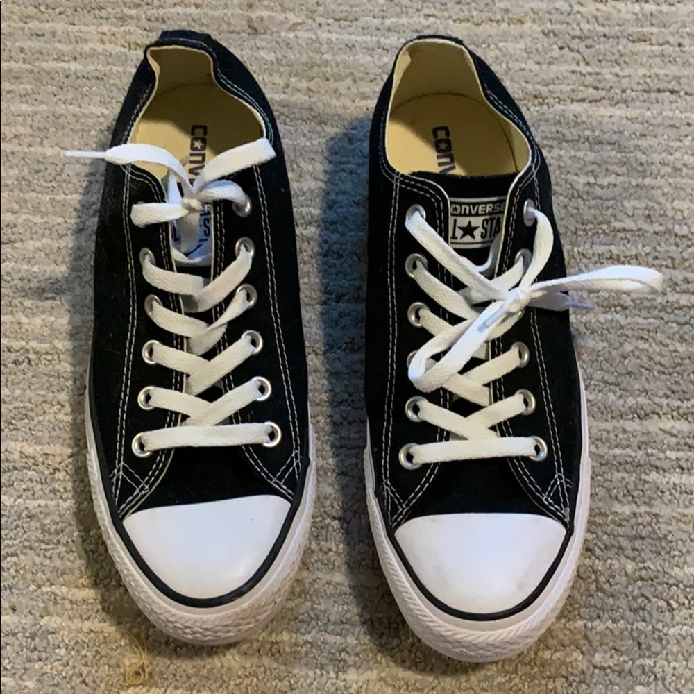 Black low top converse